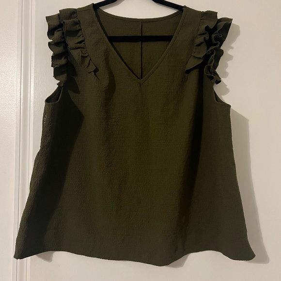 Tops - Olive Green Ruffle Sleeve Women's Top size 3XL (S128)